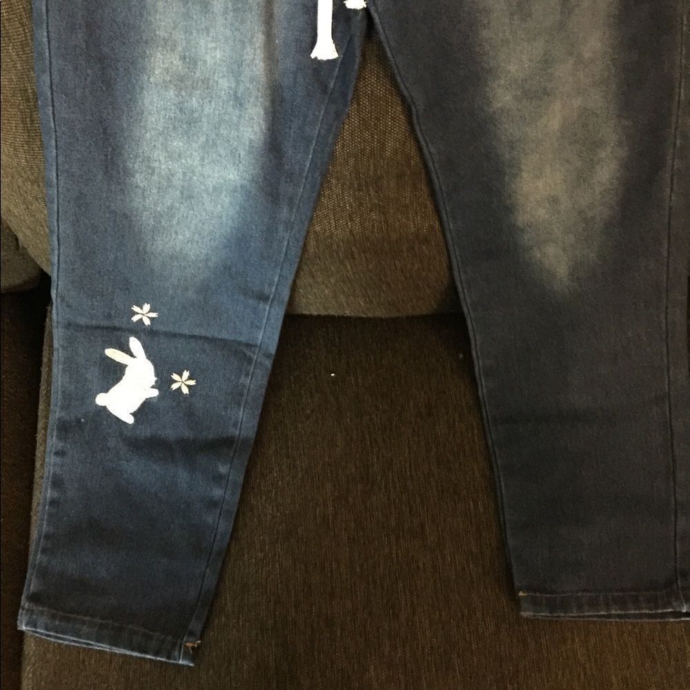 Rabbit Embroidered Straight Leg Jeans-New!! - Picture 6 of 9